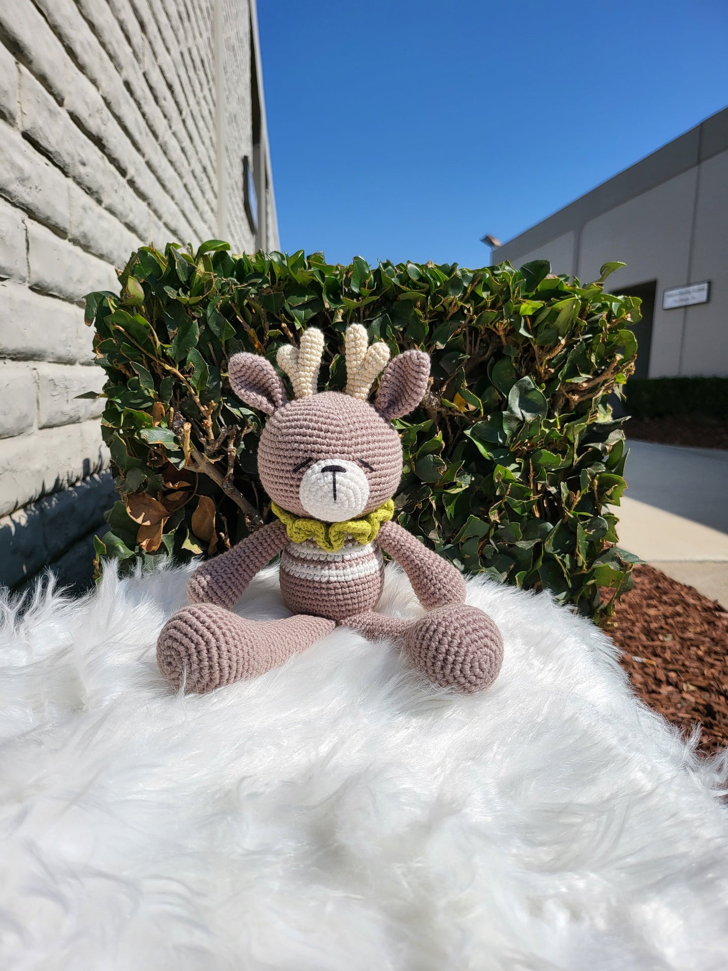 Medium Sitting Reindeer